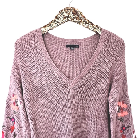 American Eagle Sweater Womens Pink Floral Embroidered V-Neck - Picture 2 of 6